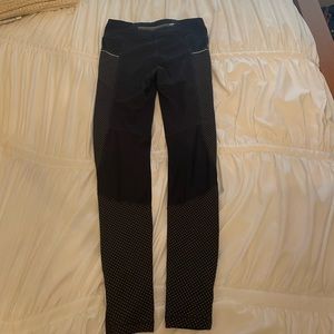 athleta leggings with pockets and zipper pouch